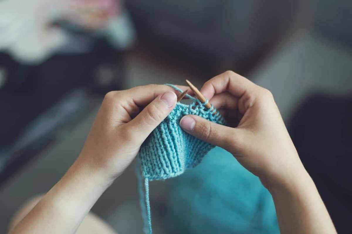 Apprendre à tricoter : des bienfaits insoupçonnés